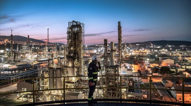 Türkiye stratejik petrol stoklarını piyasaya sunuyor enerji arzını korumak için tarihi adım atıldı