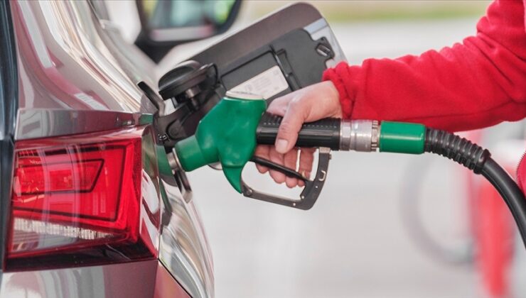 Polonya akaryakıtta vergi indirimine gidiyor