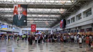 Havalimanlarında 3 aylık rekor: 50 milyona yakın yolcu ağırlandı 5 13b5d7c2e3d38dfd0d2262505c565597