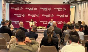 “Birlikte Daha Eşit” bir dünya dediler, kadın liderliğini masaya yatırdılar 4 1775217966 Apple T rkiye lke M d r Resan Y ner Alternatif Bank CEO su Ozan K rm z 1 e1775298226678