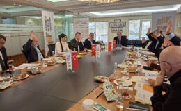 Güven oyu alan Adil Sani Konukoğlu yeniden başkan