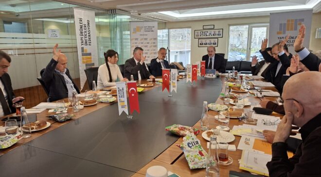 Güven oyu alan Adil Sani Konukoğlu yeniden başkan