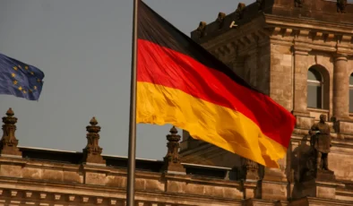 Almanya’da demokrasi bütçesine tırpan sivil toplum ayağa kalktı