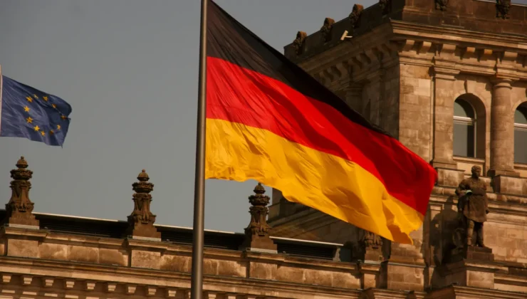 Almanya’da demokrasi bütçesine tırpan sivil toplum ayağa kalktı