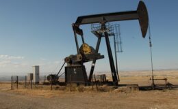 Hürmüz Boğazı ticari geçişlere açıldı petrol fiyatları sert düştü