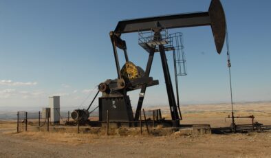 Hürmüz Boğazı ticari geçişlere açıldı petrol fiyatları sert düştü