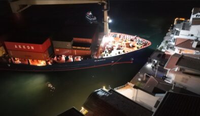 Boğaz’da facianın eşiğinden dönüldü: Dev gemi yalıya metreler kala karaya oturdu