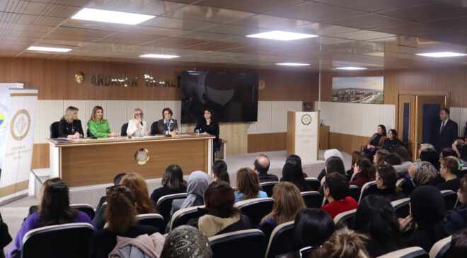 Ardahan’da kadın girişimciliği ve ekonomiye katkıları tartışıldı