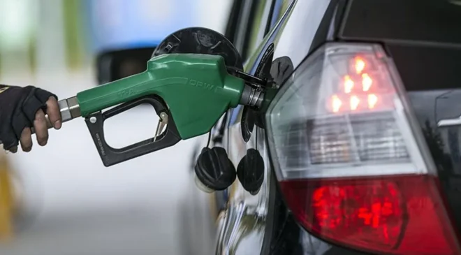 Sürücülere 23 Nisan hediyesi motorin fiyatlarında tabela değişti