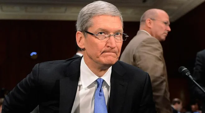 Apple’da Tim Cook CEO’luk görevini bırakıyor