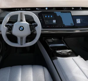 BMW 7 serisi baştan aşağı değişti: Arkada 8K sinema keyfi