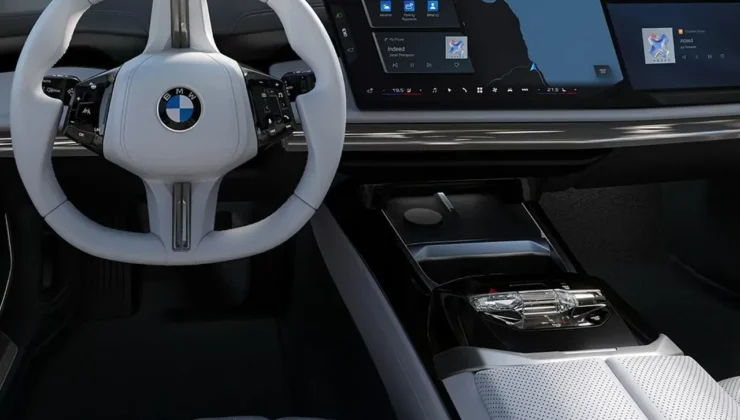 BMW 7 serisi baştan aşağı değişti: Arkada 8K sinema keyfi