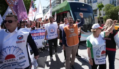 İzmir’de belediye emekçileri meydanlara indi: Haklarımızı gasp edemezsiniz!