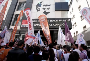 chpli belediyelerdeki memurlar ayaklandi haklarimizi gasp edemezsiniz 1787386 202604291716 20260429171655 2