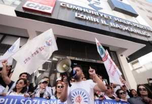 chpli belediyelerdeki memurlar ayaklandi haklarimizi gasp edemezsiniz 1787386 202604291716 20260429171655 3