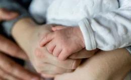 Annelere ve babalara müjde: Yeni doğum izni yasalaştı