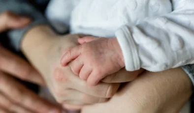 Annelere ve babalara müjde: Yeni doğum izni yasalaştı