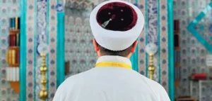 en genc imam2 702x336 1