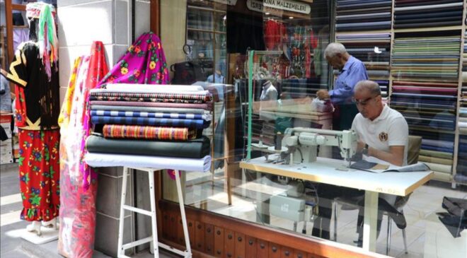 Aracılar fiyatı şişiriyor: Esnaf dijital pazar yerleriyle nefes alıyor