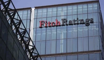 Fitch, Türkiye’nin kredi görünümü durağana çekti