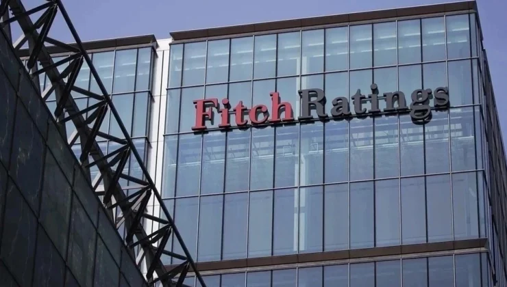 Fitch, Türkiye’nin kredi görünümü durağana çekti