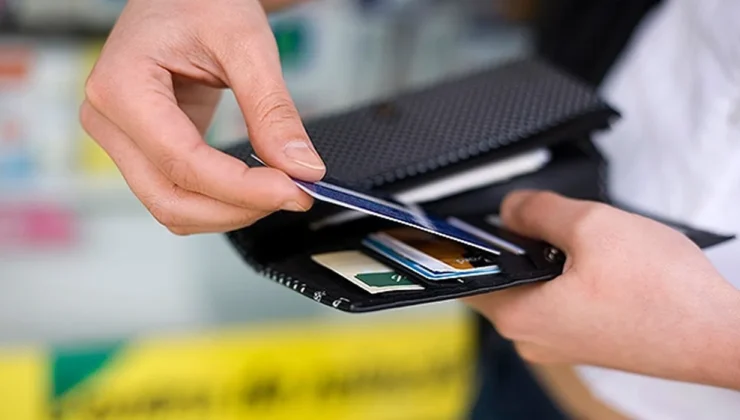 Kredi kartı limitlerinde beklenen kesinti rafa kalktı kullanıcıların yüzde yirmi beşi nefes aldı