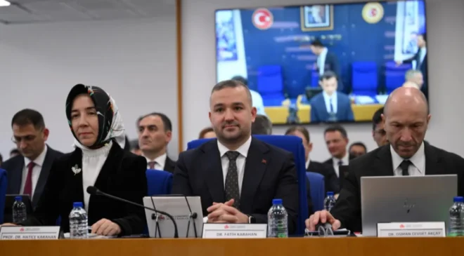 Merkez Bankası Başkan Yardımcısı Osman Cevdet Akçay yaş haddi nedeniyle görevinden ayrıldı