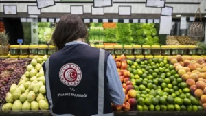 Tarlada 7 lira rafta 200 lira: Biberdeki fahiş fiyat oyunu deşifre oldu 6 tarladan 7 liraya cikti rafta 200 liraya uctu ticaret bakanligi biber vurgununu desif 1782466 photogallery 20260407211201 6