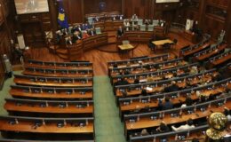 Kosova’da siyasi kördüğüm: Meclis feshedildi, ülke 45 gün içinde seçime gidiyor