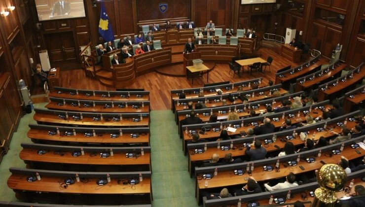 Kosova’da siyasi kördüğüm: Meclis feshedildi, ülke 45 gün içinde seçime gidiyor