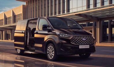 Ford Tourneo Custom fabrikasyon 9+1 seçeneğiyle yollara çıkıyor