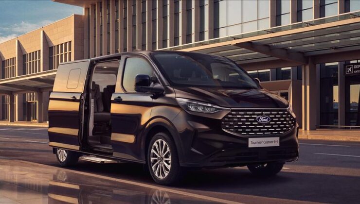 Ford Tourneo Custom fabrikasyon 9+1 seçeneğiyle yollara çıkıyor