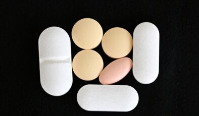 ABD’den ithal ilaçlara yüzde 100 gümrük vergisi darbesi