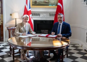 turkiye ile ingiltere arasinda imzalar atildi stratejik ortaklik pekistiriliyor 1786112 202604231857 20260423185740 2