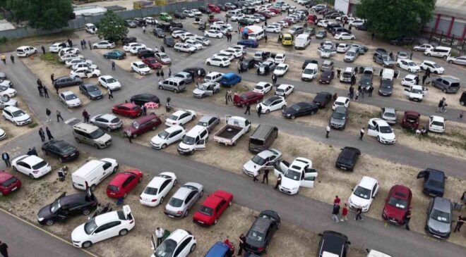 Bayram öncesi ikinci el oto pazarında hareketlilik
