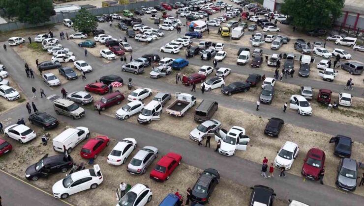 Bayram öncesi ikinci el oto pazarında hareketlilik