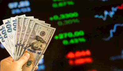 Dolar ve euro dünkü kapanışı geride bıraktı