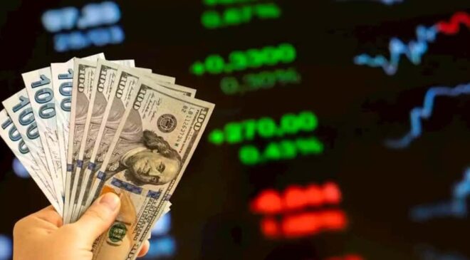 Dolar ve euro dünkü kapanışı geride bıraktı