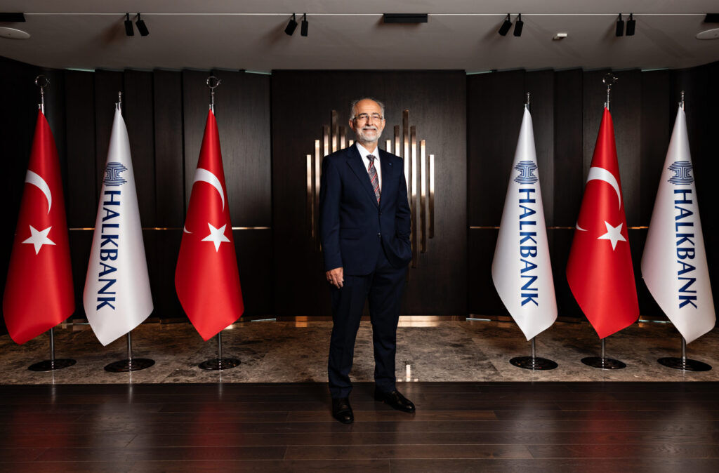 Halkbank 88. yılında esnaf ve girişimcinin yanında 3 Halkbank Genel Muduru Recep Suleyman Ozdil.jpg scaled e1779461205516