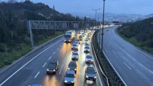 Bayram dönüşü yola çıkacaklara kritik uyarı 4 bayram donusu aa 2447600