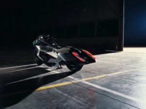 bmw konsept motosikleti vision k18 ile guc gosterisi yapti205903 2