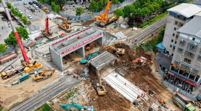 24 saatte imkansızı başardılar: Çin’in devasa köprü nakli mühendislik tarihine geçti