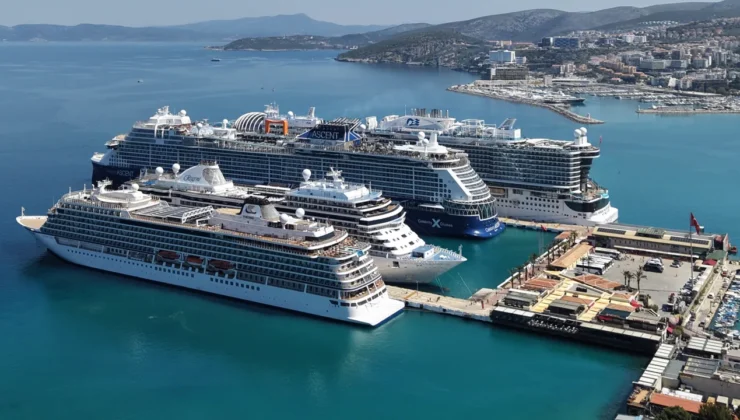 Kuşadası’nda 4 yüzer şehir 10 bin turisti şehre boşalttı!