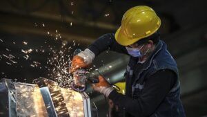 TÜİK açıkladı: İstihdam arttı, çalışma saatleri düştü 5 sanayi isci 2004364 1