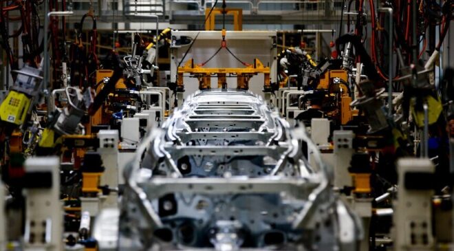 Almanya otomotivinde çöküş sinyali: 125 bin kişi daha işsiz kalabilir!