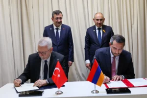 turkiye ile ermenistan arasinda bir ilk ani koprusu icin imzalar atildi 1788417 202605042114 20260504211402 1