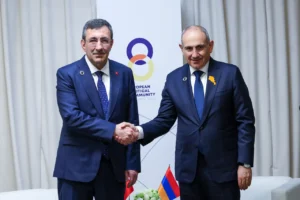 turkiye ile ermenistan arasinda bir ilk ani koprusu icin imzalar atildi 1788417 202605042114 20260504211402 3