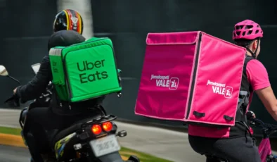 Dijital teslimatta devlerin savaşı: Uber teklif yükseltti, pazar kızışıyor!