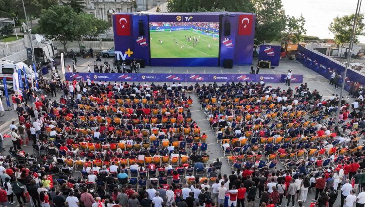 Milliler için meydanlara akın ettiler