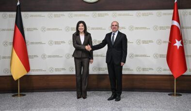 Bakan Şimşek: Türkiye ve Almanya daha derin işbirliği için doğal stratejik ortak